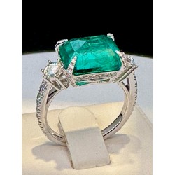 18K White Gold Natural Emerald Ring (Guild) with Diamonds